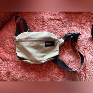 Clean lines belt bag